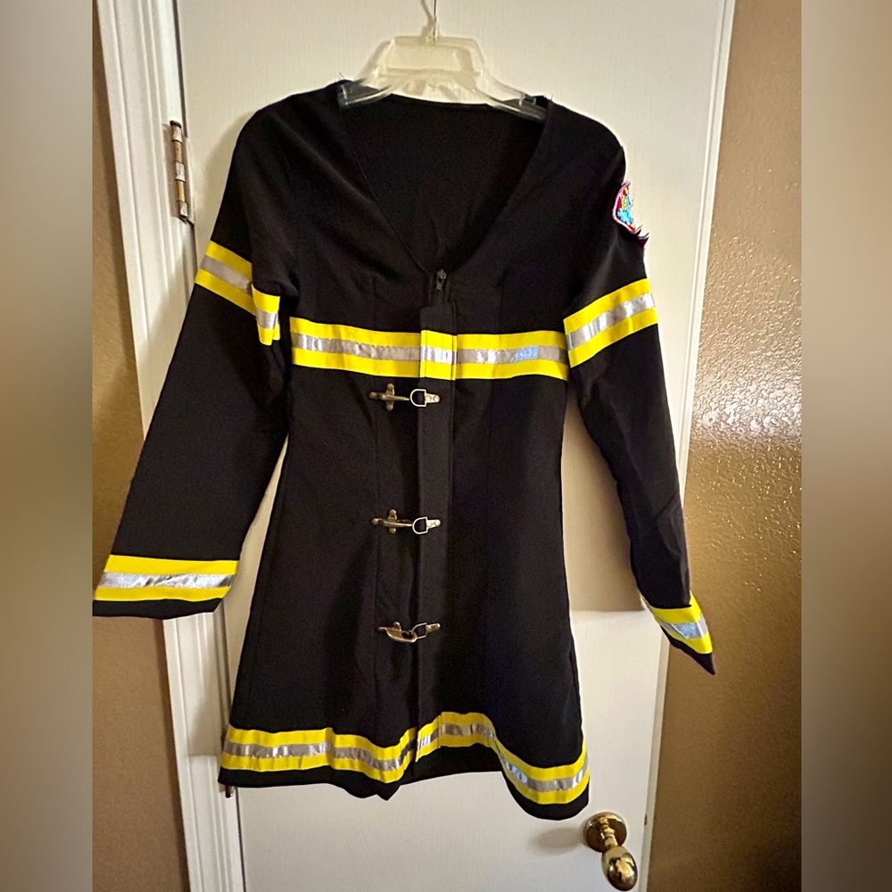 Lady firefighter Halloween costume, size 4